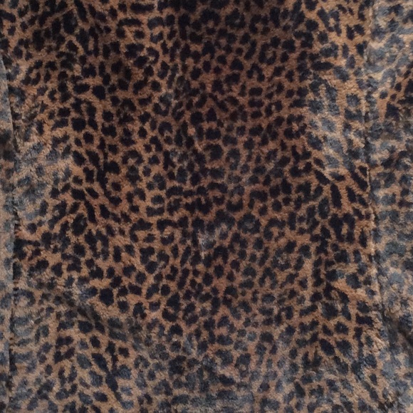 JM Collection Faux Fur Leopard Vest - Picture 5 of 5